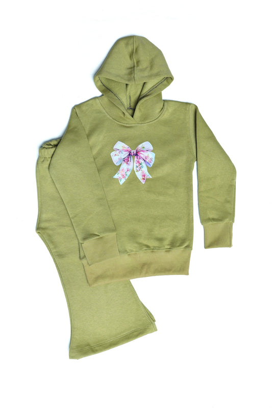 👕 Warm Hugs – Sweatshirt & Trouser Combo
