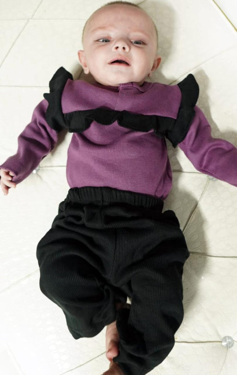 ๐ค Little Classic โ Romper & Black Trouser Set